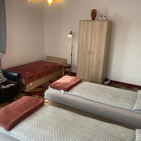 Pokoje Goscinne Pod Lasem