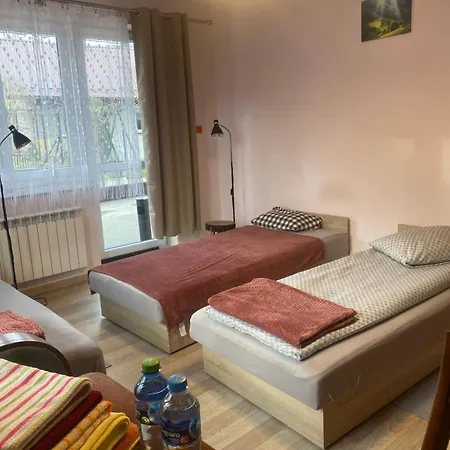 Pokoje Goscinne Pod Lasem