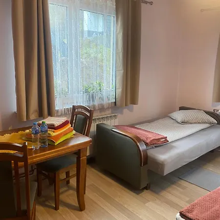 Pokoje Goscinne Pod Lasem