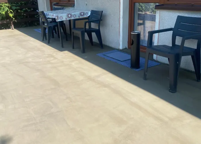 בית אירוח Pokoje Goscinne Pod Lasem