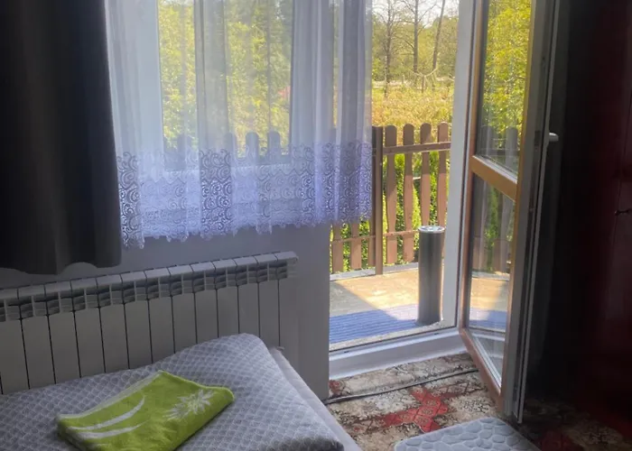 בית אירוח Pokoje Goscinne Pod Lasem