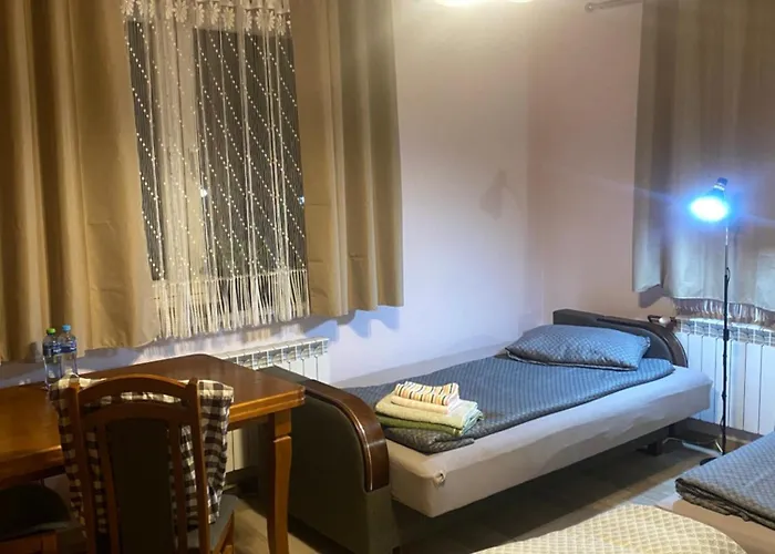 Pokoje Goscinne Pod Lasem