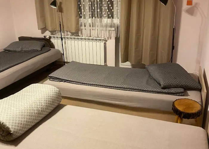 בית אירוח Pokoje Goscinne Pod Lasem