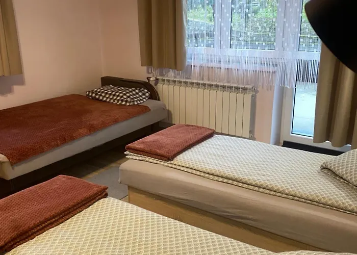 בית אירוח Pokoje Goscinne Pod Lasem